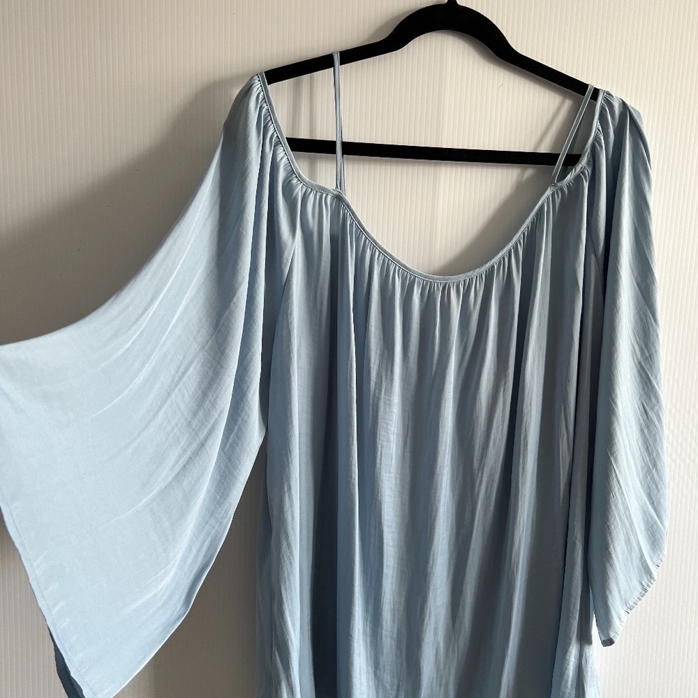 Vince Camuto  Cold Shoulder top